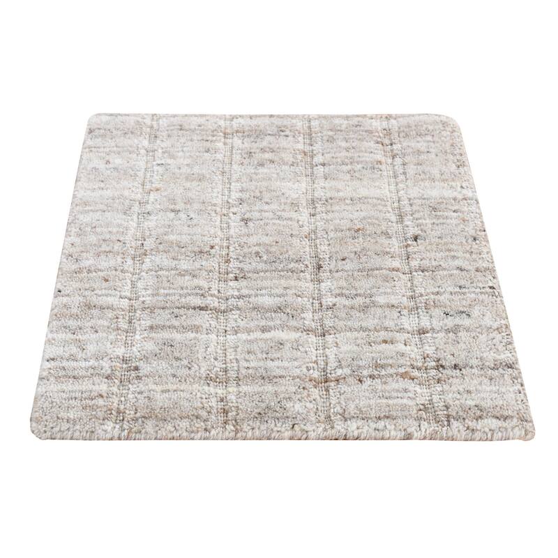 Shahbanu Rugs Goose Gray, Wool, Hand Loomed, Thick and Soft, Modern